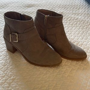 Tan/grey ankle booties